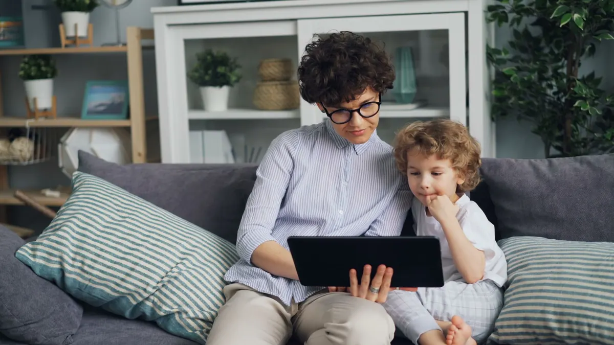 Video Calls vs. Voice Notes: Which Actually Keeps Trucker Parents Close to Their Kids?